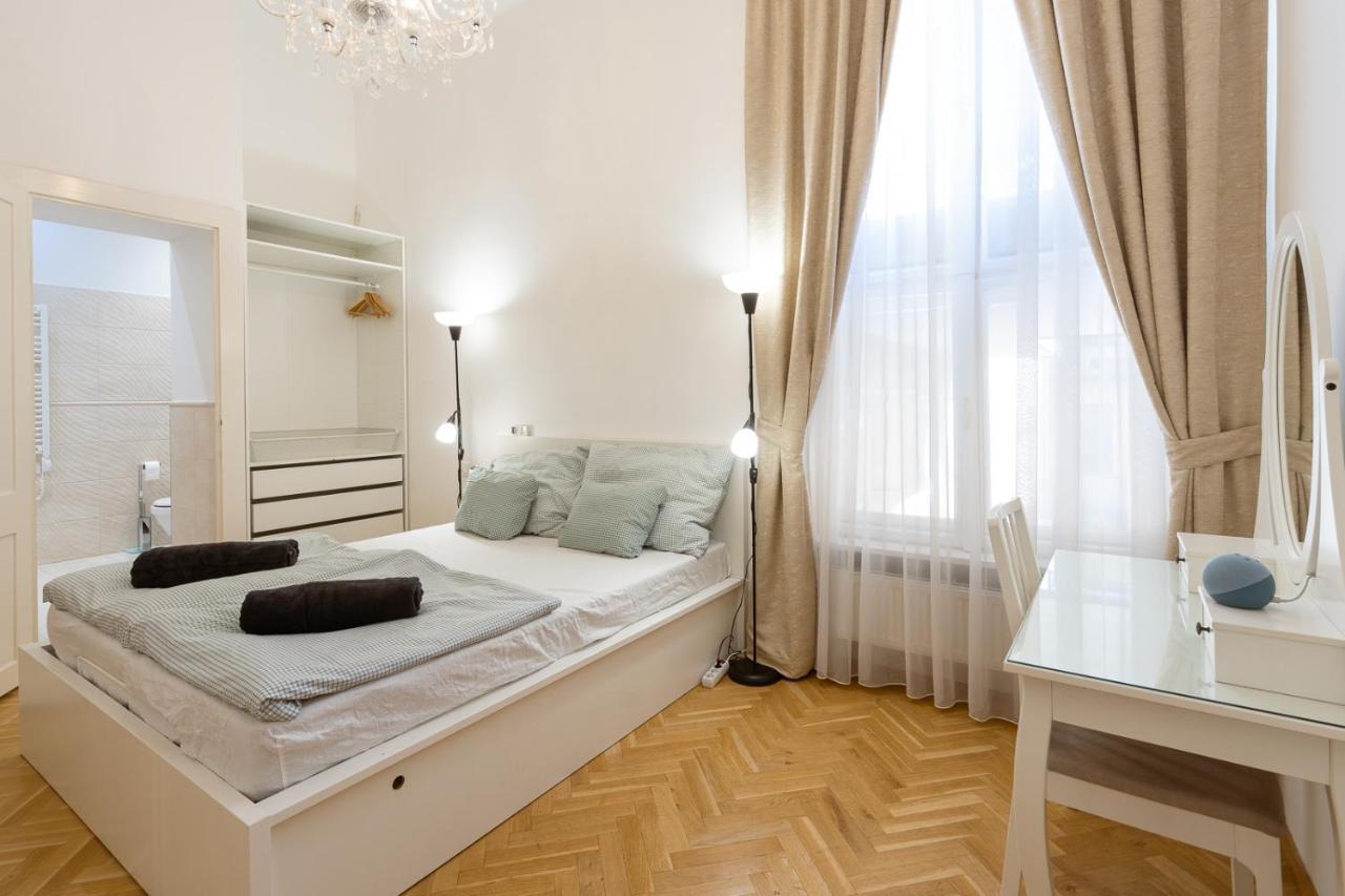 Garys Bright And Spacious Two Bedroom Flat Near Danube 布达佩斯 外观 照片