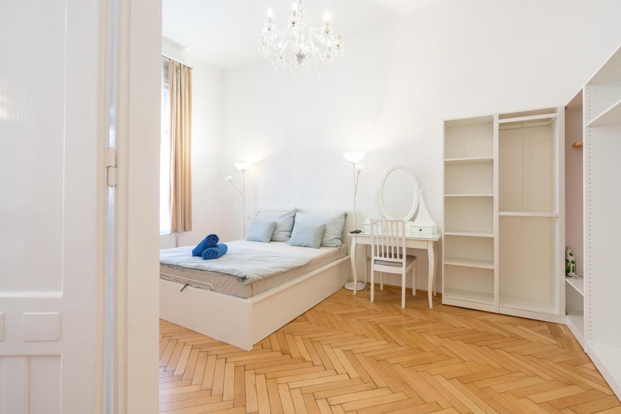Garys Bright And Spacious Two Bedroom Flat Near Danube 布达佩斯 外观 照片
